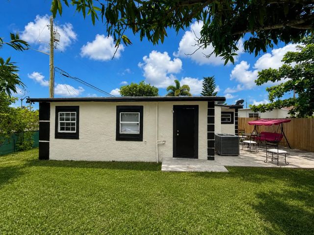 2 of 13 - 101 Nw 13th Avenue, Boynton Beach, FL