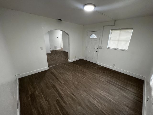 3 of 13 - 101 Nw 13th Avenue, Boynton Beach, FL