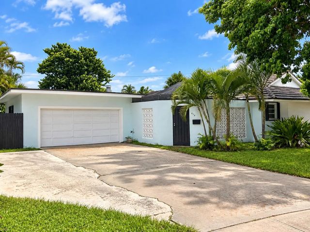 878 Fathom Court, North Palm Beach