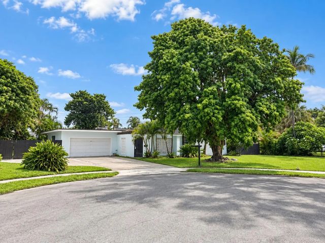 2 of 3 - 878 Fathom Court, North Palm Beach, FL