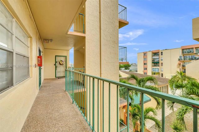 3 of 30 - 1975 W 44th Place #a302, Hialeah, FL