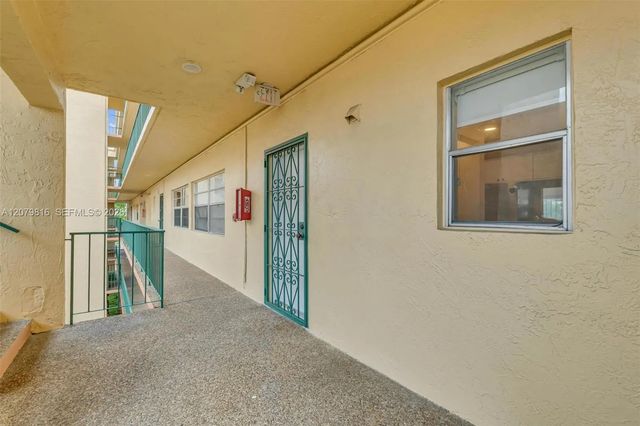 4 of 30 - 1975 W 44th Place #a302, Hialeah, FL