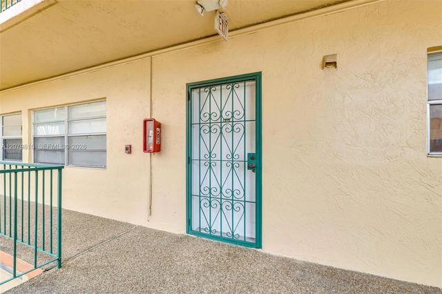 5 of 30 - 1975 W 44th Place #a302, Hialeah, FL
