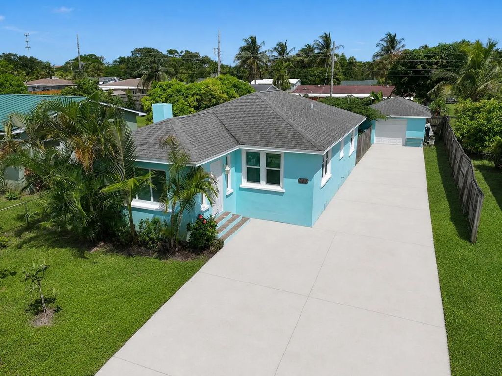 411 Evergreen Drive, Lake Park