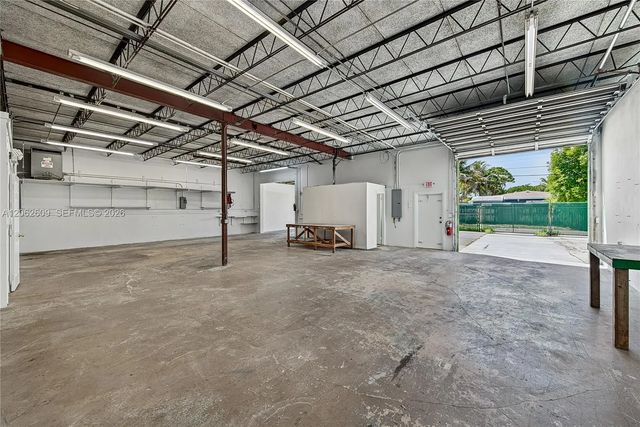 950 Ne 40th Court, Oakland Park