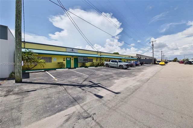 2 of 23 - 950 Ne 40th Court, Oakland Park, FL