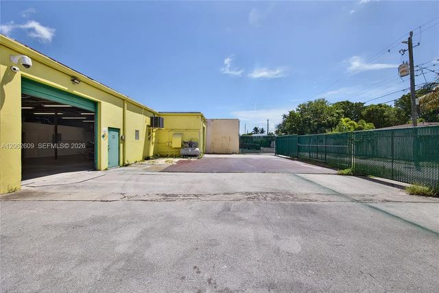 3 of 23 - 950 Ne 40th Court, Oakland Park, FL