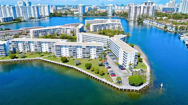 3030 Marcos Drive #t302, Aventura