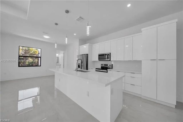 4 of 35 - 4703 Sara Avenue N, Lehigh Acres, FL