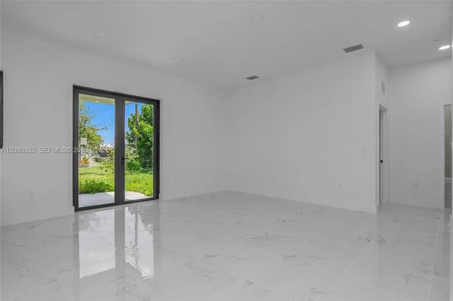4 of 28 - 2035 Ne 9th Avenue, Cape Coral, FL
