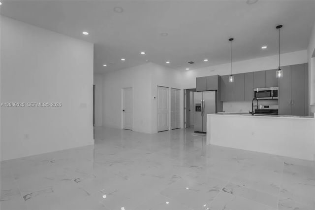 5 of 28 - 2035 Ne 9th Avenue, Cape Coral, FL