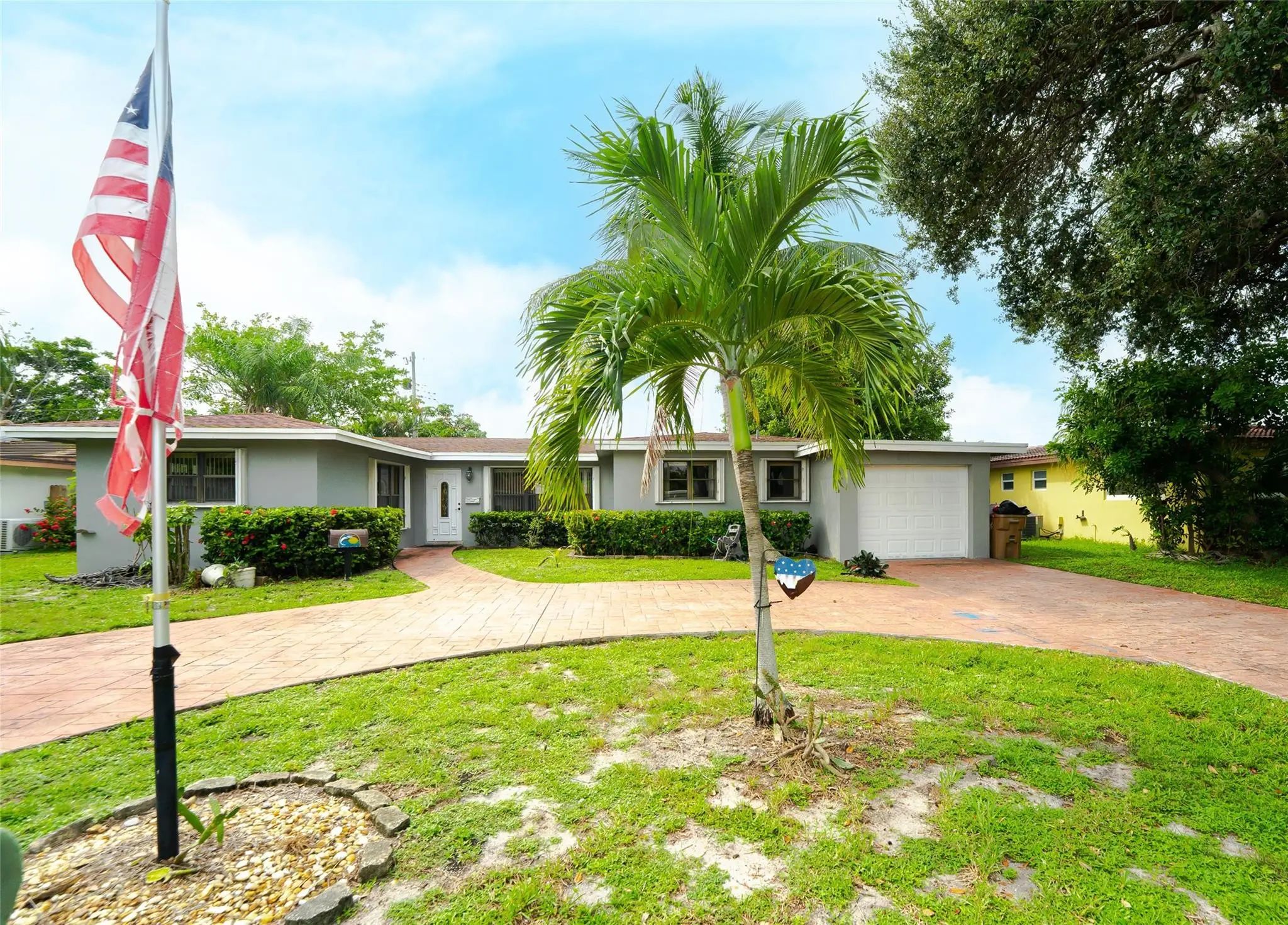 816 Se 13th Court, Deerfield Beach