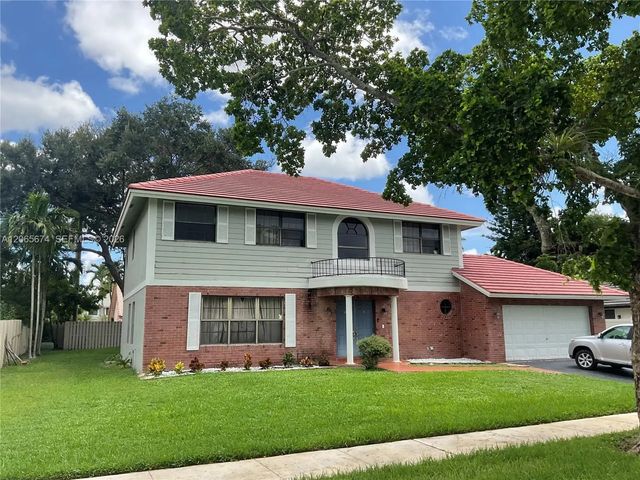 2 of 31 - 760 Blue Ridge Way, Davie, FL