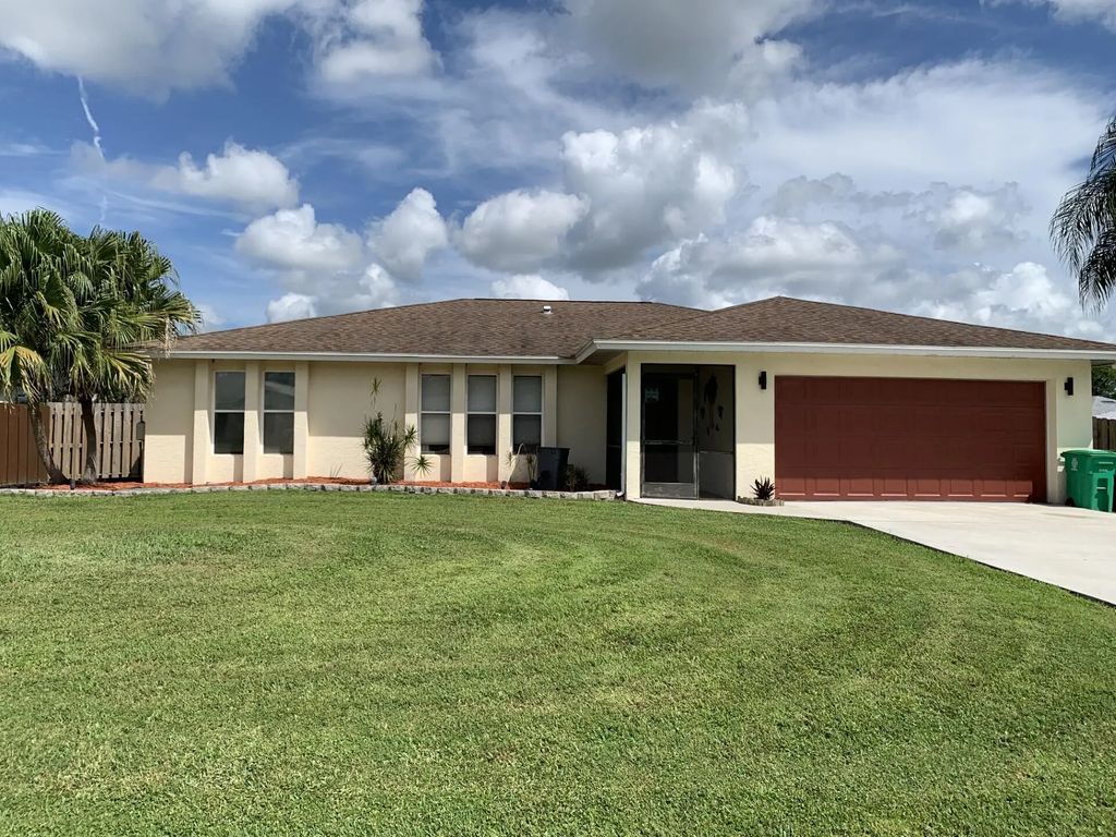991 Se Brookedge Avenue, Port St. Lucie