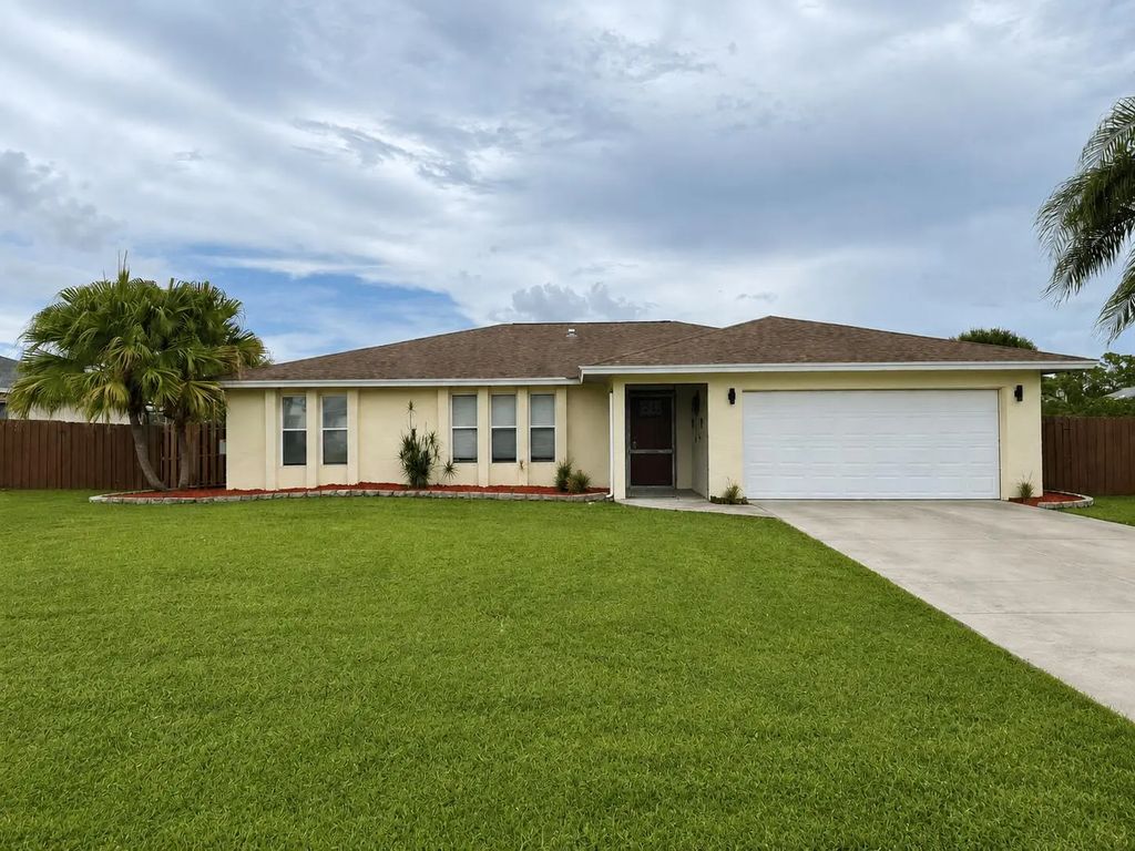 991 Se Brookedge Avenue, Port St. Lucie