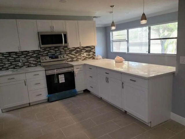 3 of 15 - 4010 N Shore Drive, West Palm Beach, FL
