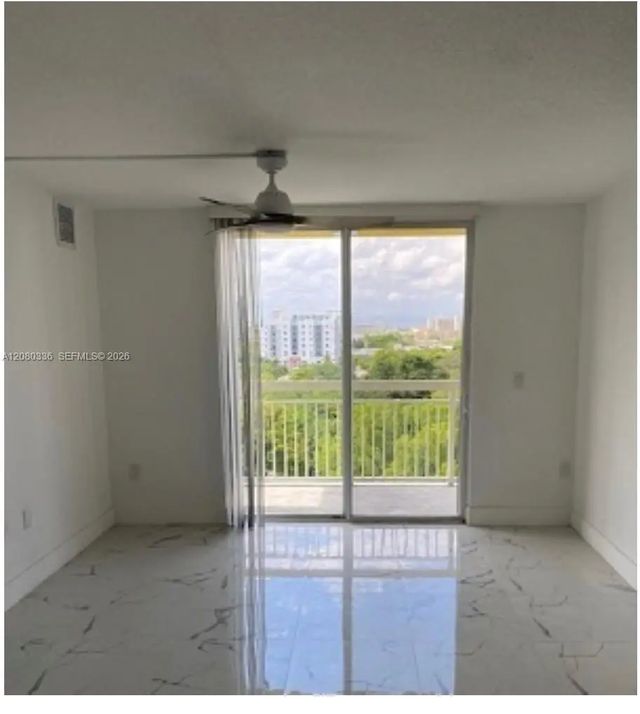 4 of 16 - 816 Nw 11th Street #902, Miami, FL