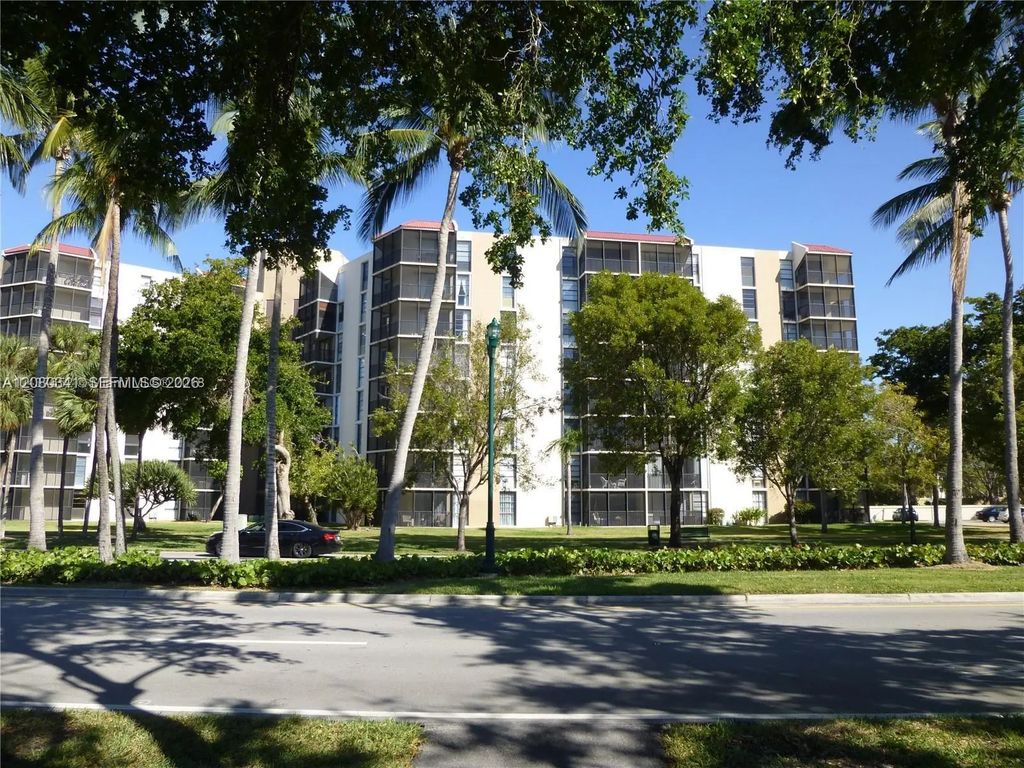 3101 N Country Club Drive #107, Aventura