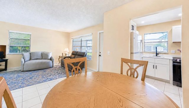 632 Snug Harbor Drive #d18, Boynton Beach