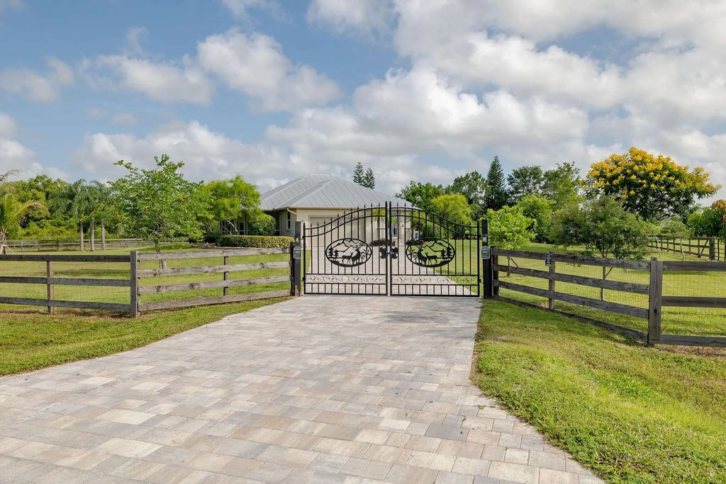 19005 Sw Grey Fox Trail, Indiantown
