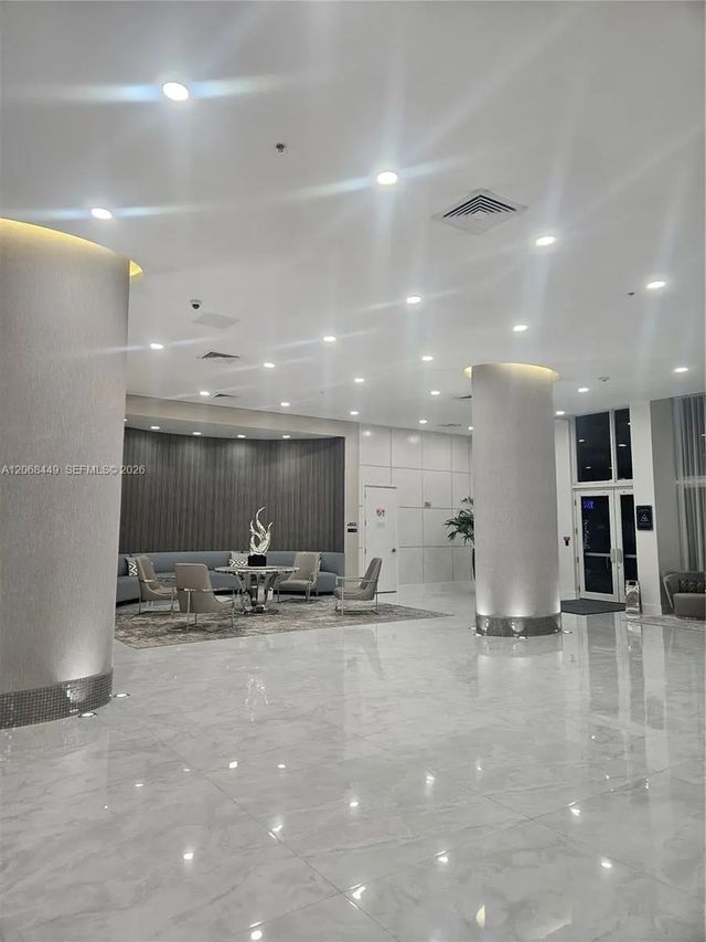 5 of 22 - 18800 Ne 29th Avenue #221, Aventura, FL