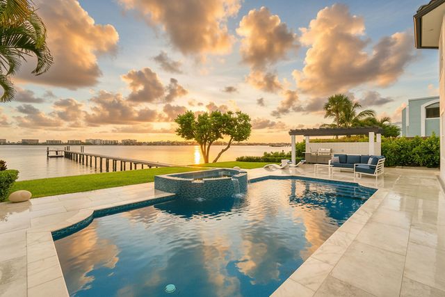 3 Lakeside Palms Court, Lake Worth Beach