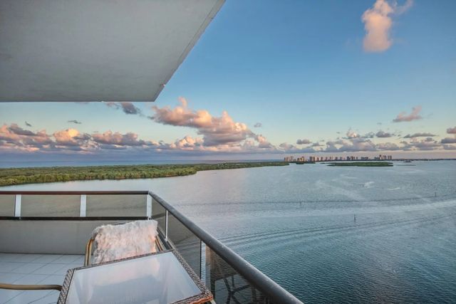100 Lakeshore Drive #1453, North Palm Beach
