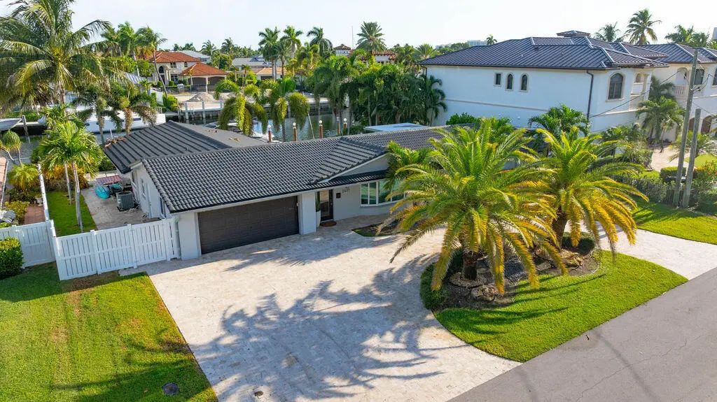 2401 Ne 33rd Street, Lighthouse Point