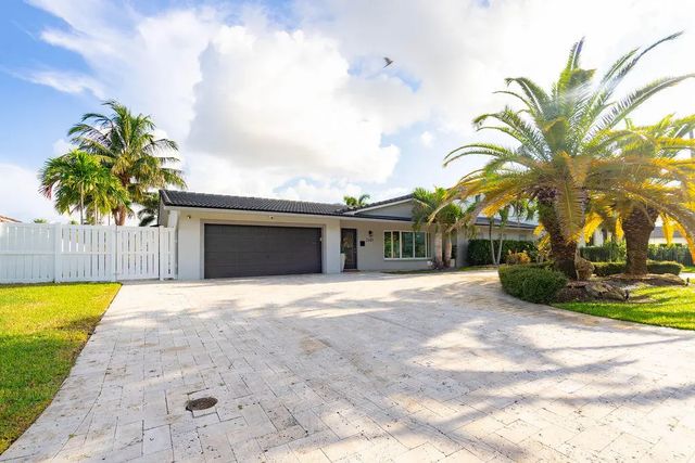 4 of 45 - 2401 Ne 33rd Street, Lighthouse Point, FL