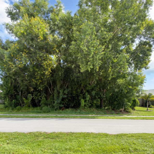 2 of 7 - 2209 Se Friendship Street, Port St. Lucie, FL