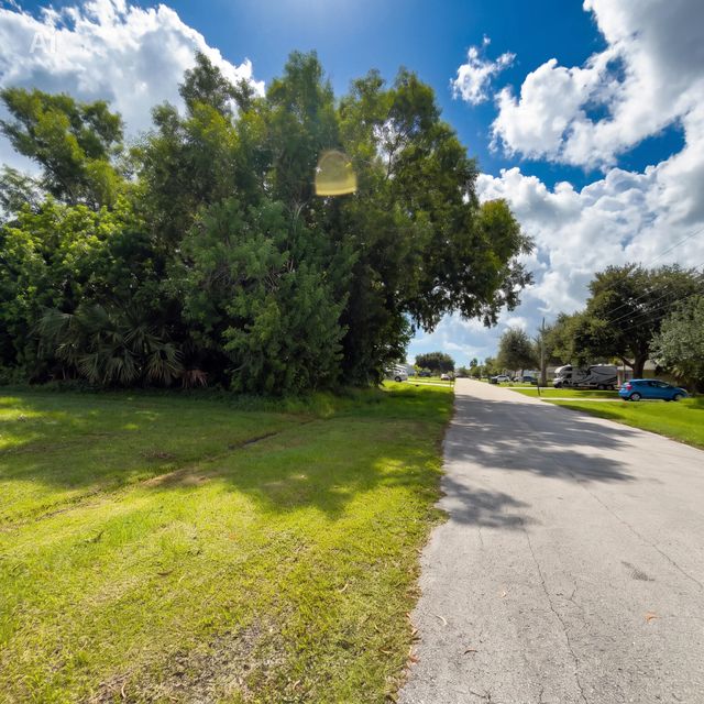 3 of 7 - 2209 Se Friendship Street, Port St. Lucie, FL