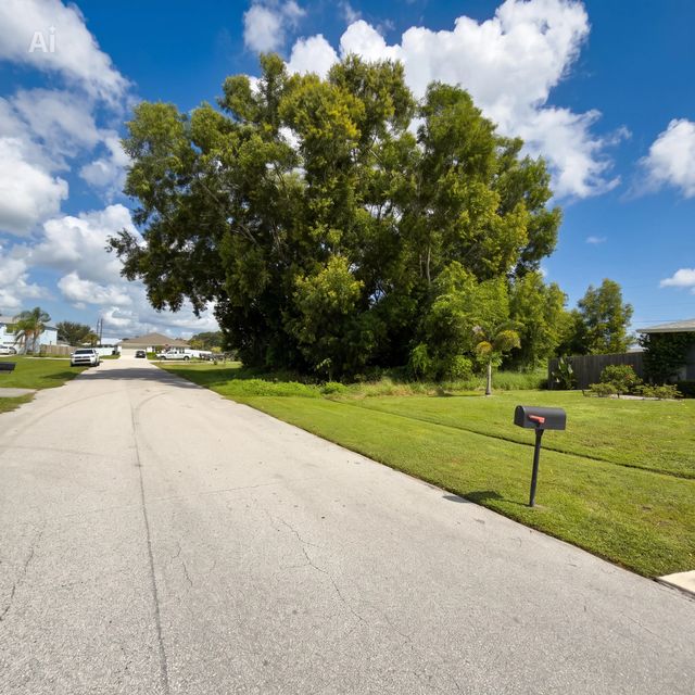 4 of 7 - 2209 Se Friendship Street, Port St. Lucie, FL