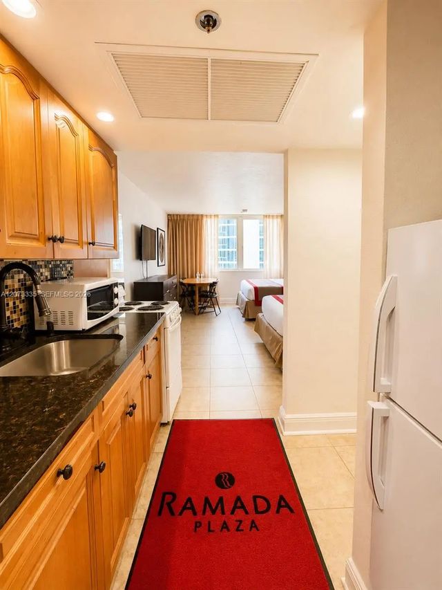3 of 26 - 19201 Collins Avenue #828, Sunny Isles Beach, FL