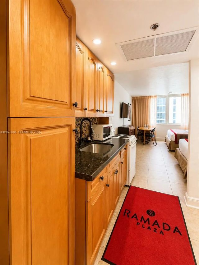 4 of 26 - 19201 Collins Avenue #828, Sunny Isles Beach, FL