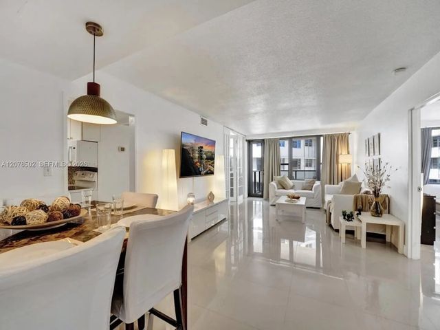 2 of 32 - 5225 Collins Avenue #1516, Miami Beach, FL