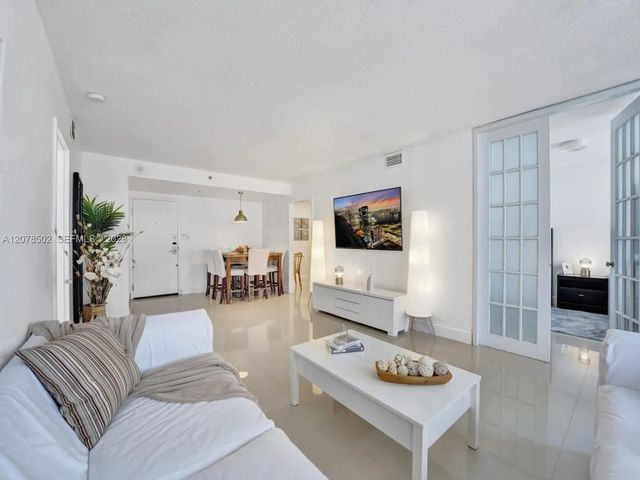 3 of 32 - 5225 Collins Avenue #1516, Miami Beach, FL