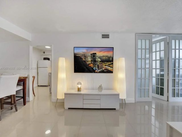 5 of 32 - 5225 Collins Avenue #1516, Miami Beach, FL