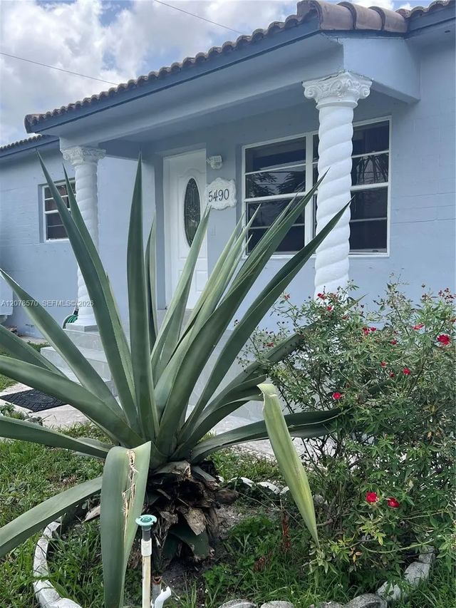 5490 W 2nd Avenue, Hialeah