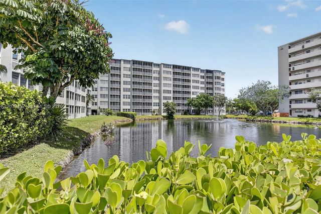 1770 Ne 191st Street #401-1, Miami