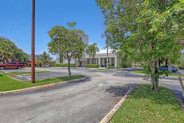 3 of 60 - 2701 Okeechobee Boulevard, West Palm Beach, FL