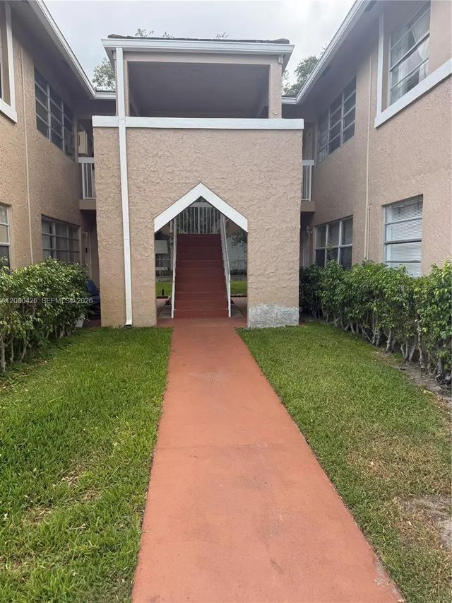 838 Twin Lakes Drive #19-e, Coral Springs