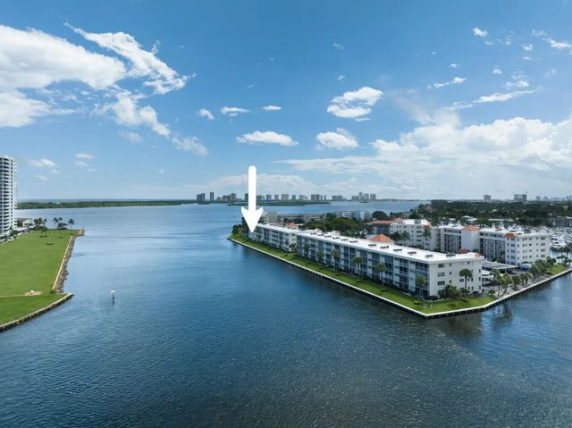 28 Yacht Club Drive #109, North Palm Beach