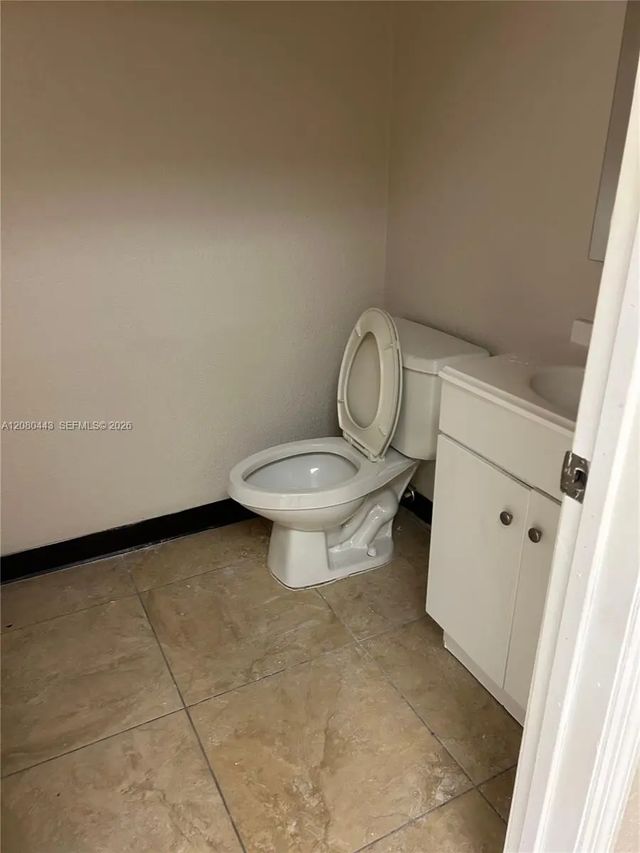 5 of 10 - 5450 W 16th Avenue, Hialeah, FL