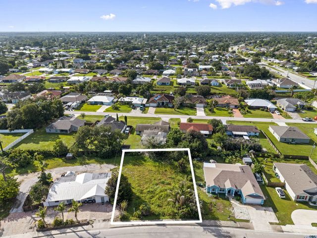 158 Ne Saint James, Port St. Lucie