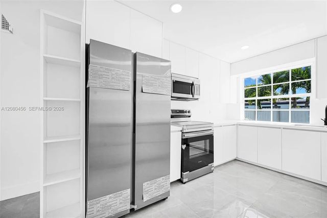 2 of 29 - 4040 Sw 108th Avenue, Miami, FL