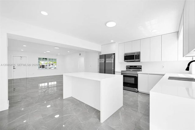 4 of 29 - 4040 Sw 108th Avenue, Miami, FL