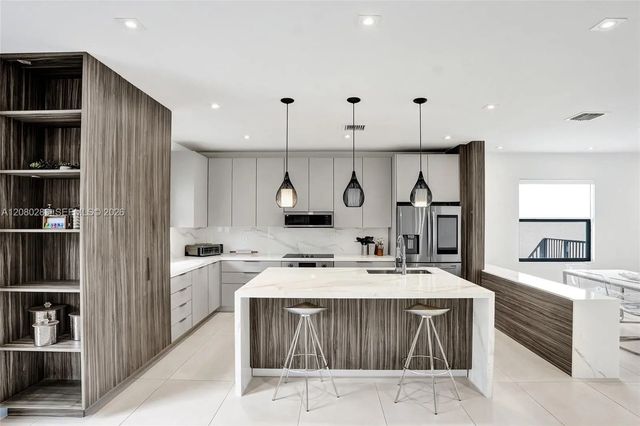 606 Ne 191st Terrace, Miami