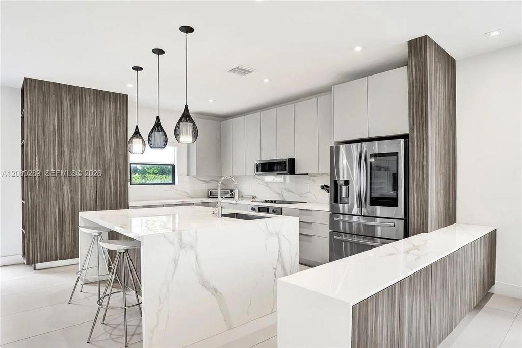 606 Ne 191st Terrace, Miami