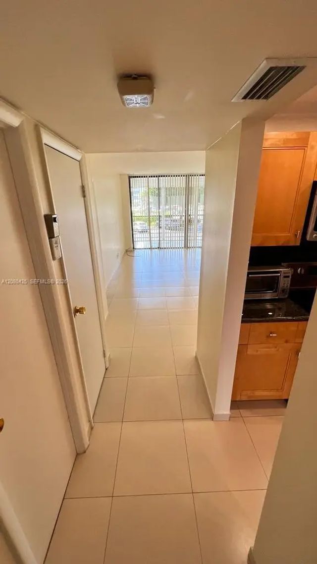 3 of 13 - 20500 W Country Club Drive #204, Aventura, FL