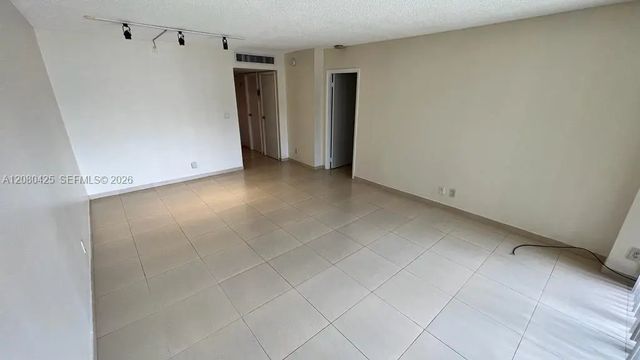 4 of 13 - 20500 W Country Club Drive #204, Aventura, FL